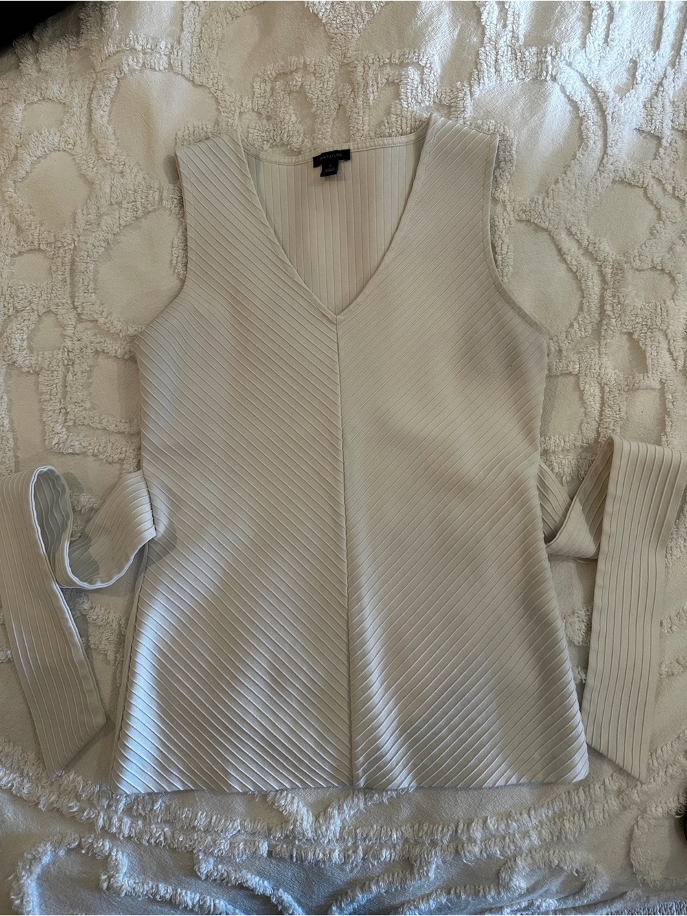 Sleeveless V-Neck Textured Tie-Waist Top - Cream